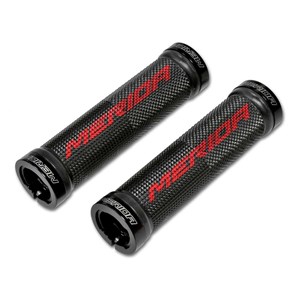 Chwyt kier.MERIDA 2 pierś.BLK guma napis red